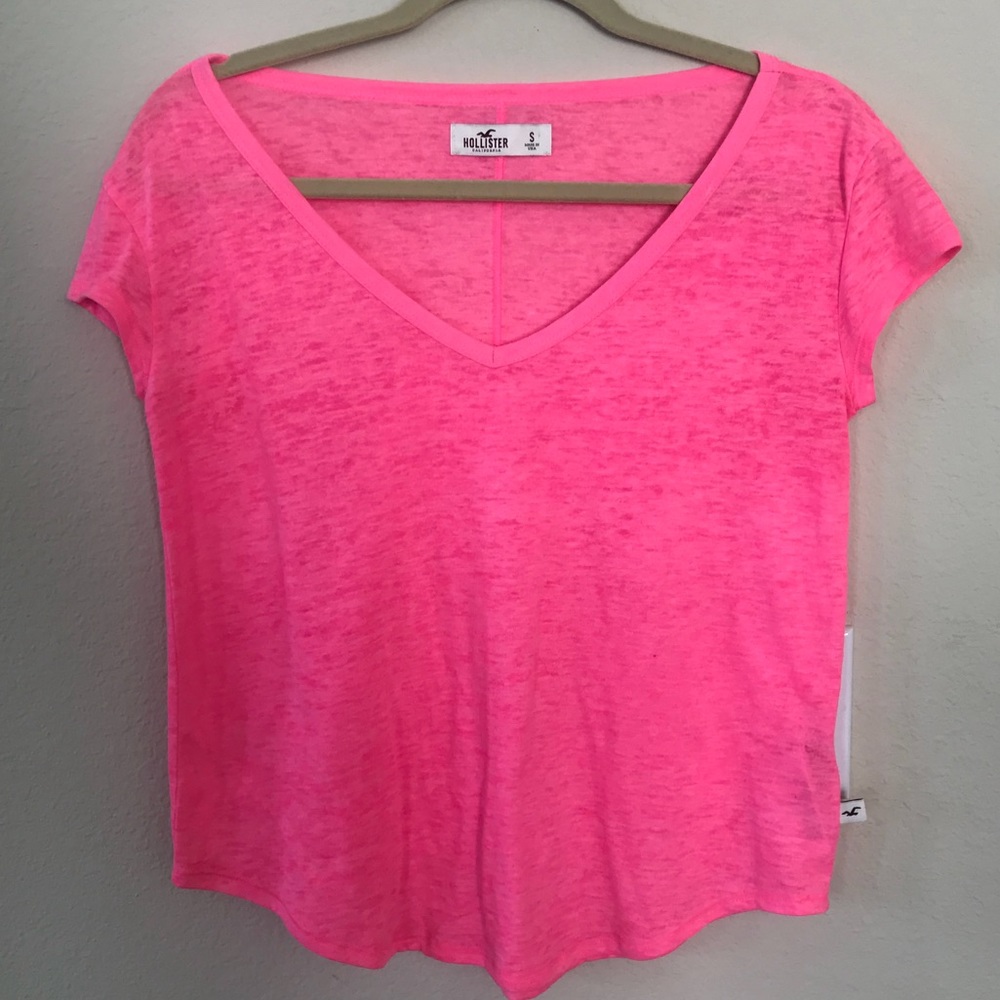 ❤️HOLLISTER HOT PINK V-NECK TEE SIZE SMALL
